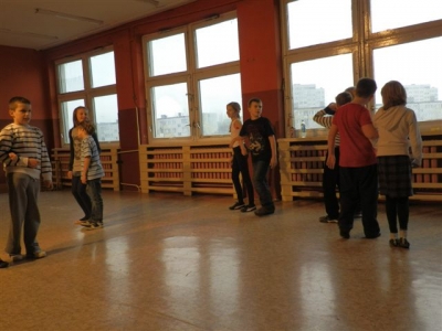 Cotygodniowe zajęcia z tańca towarzyskiego w klasach I-III